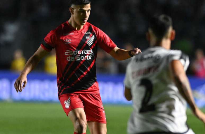 Vasco eliminou o Atlético-PR e lidera a Copa do Brasil