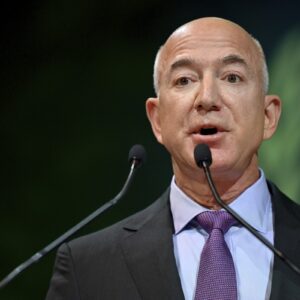 Jeff Bezos, dono do ‘Washington Post’, defende decisão do jornal de não apoiar Kamala mesmo após perder 200 mil assinaturas | Eleições nos EUA 2024